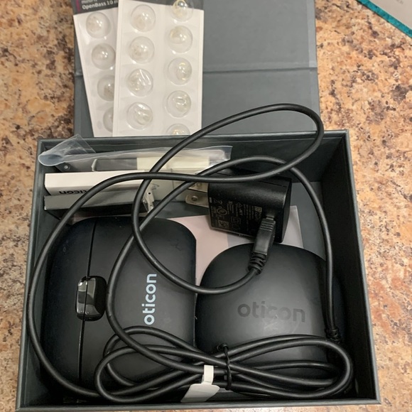 NWOT Oticon Hearing AIDS and accessories - Picture 3 of 9